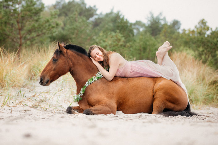 Tierfotograf Pferd Lia und Marron Zirzensik am Strand Rügen